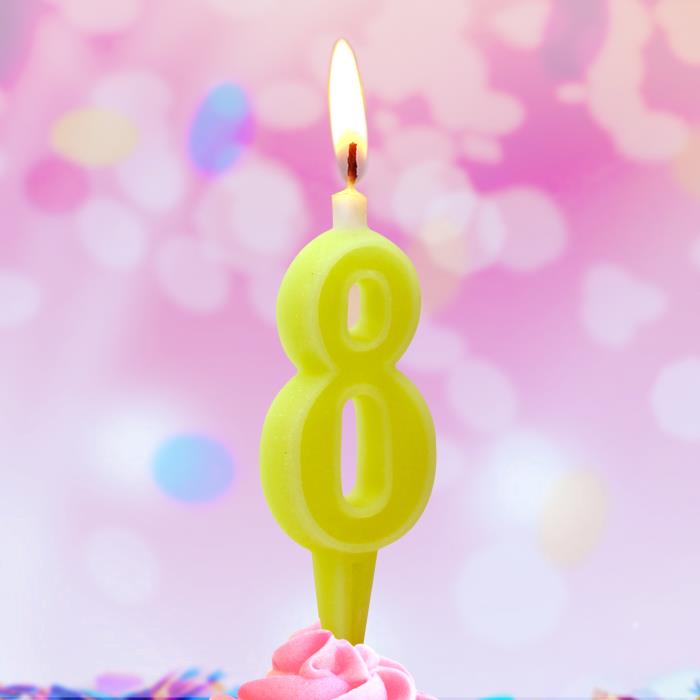свеча тортовая цифра 8