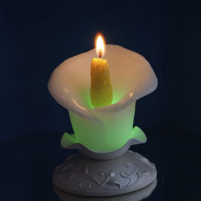 свеча мигающая  хамелеон Кала